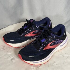 Brooks Adrenaline GTS 22 Running Shoes Black Coral Purple worn once SZ 10.5